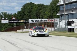 #912 Porsche Team North America Porsche 911 RSR: Earl Bamber, Frédéric Makowiecki