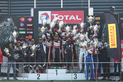 Podio classe AM: i vincitori #888 Kessel Racing, Ferrari F458 Italia GT3: Marco Zanuttini, Liam Talbot, Vadim Glitin, Nicola Cadei; al secondo posto #51 AF Corse, Ferrari 488 GT3: Peter Mann, Francisco Guedes, Rino Mastronardi, Matteo Cressoni; al terzo posto #333 Rinaldi Racing, Ferrari 488 GT3: Rinat Salikhov, Pierre Ehret, Alexander Matschull, Marco Seefried