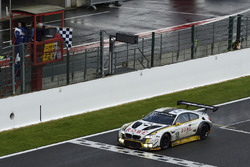 I vincitori della gara #99 Rowe Racing, BMW M6 GT3: Maxime Martin, Philipp Eng, Alexander Sims
