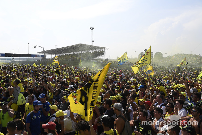 Valentino Rossi, Yamaha Factory Racing, fans