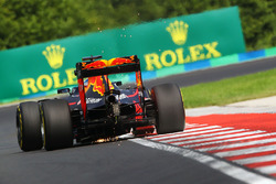 Daniel Ricciardo, Red Bull Racing RB12 envoie des étincelles