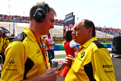 Alan Permane, Renault Sport F1 Team Trackside Operations Director with Frederic Vasseur, Renault Sport F1 Team Racing Director on the grid