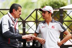 (L to R): Guenther Steiner, Haas F1 Team Principal with Esteban Gutierrez, Haas F1 Team