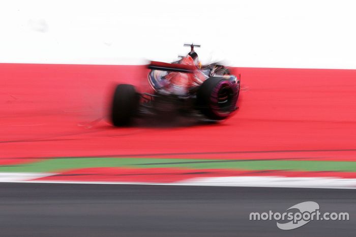 Daniil Kvyat, Scuderia Toro Rosso se estrella en la calificación