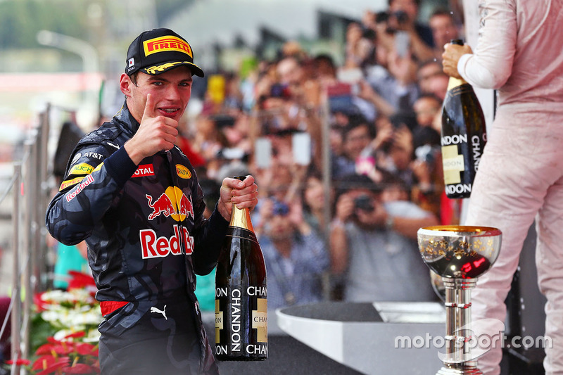 Max Verstappen, Red Bull Racing viert zijn tweede plaats op het podium