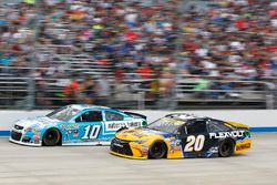 Danica Patrick, Stewart-Haas Racing Chevrolet, Matt Kenseth, Joe Gibbs Racing Toyota