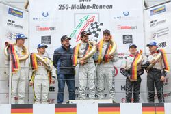 Podium: Horst Farnbacher, Sieger Dominik Farnbacher, Mario Farnbacher, Farnbacher Racing, Lexus RC F GT Prototype; 2. Alexander Sims, Stef Dusseldorp, ROWE Racing, BMW M6 GT3; 3. Christopher Mies, Connor De Phillippi, Land Motorsport, Audi R8 LMS