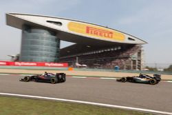 Fernando Alonso,McLaren Mp4-31;Sergio Perez,Force India VJM09