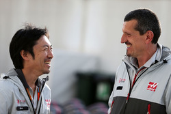 Ayao Komatsu, Haas F1 Team et Guenther Steiner, Team Principal Haas F1