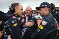 Gianpiero Lambiase, Red Bull Racing Engineer met Dr Helmut Marko, Red Bull Motorsport Consultant en