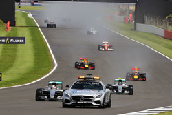 Lewis Hamilton, Mercedes AMG F1 W07 Hybrid lleva detrás del coche de seguridad FIA