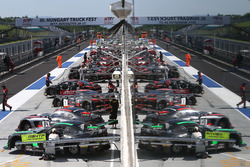 Pitlane atmosphere