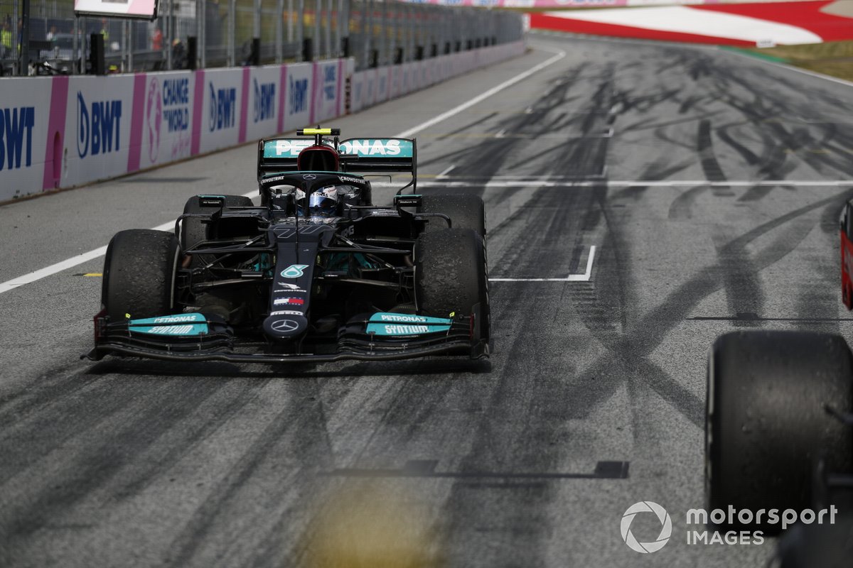 Segundo lugar Valtteri Bottas, Mercedes, en Parc Ferme