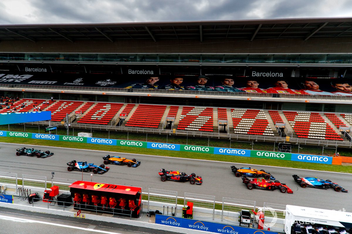 Esteban Ocon, Alpine A521, precede Charles Leclerc, Ferrari SF21, Daniel Ricciardo, McLaren MCL35M, Sergio Perez, Red Bull Racing RB16B, Lando Norris, McLaren MCL35M, Fernando Alonso, Alpine A521, and Lance Stroll, Aston Martin AMR21, at the start