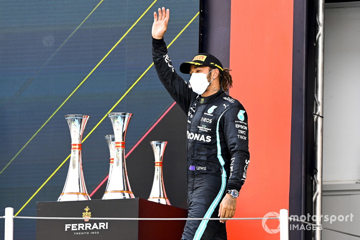 Podio : ganador de la carrera Lewis Hamilton, Mercedes
