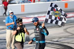 Race winner Martin Truex Jr., Joe Gibbs Racing, Toyota Camry Auto-Owners Insurance
