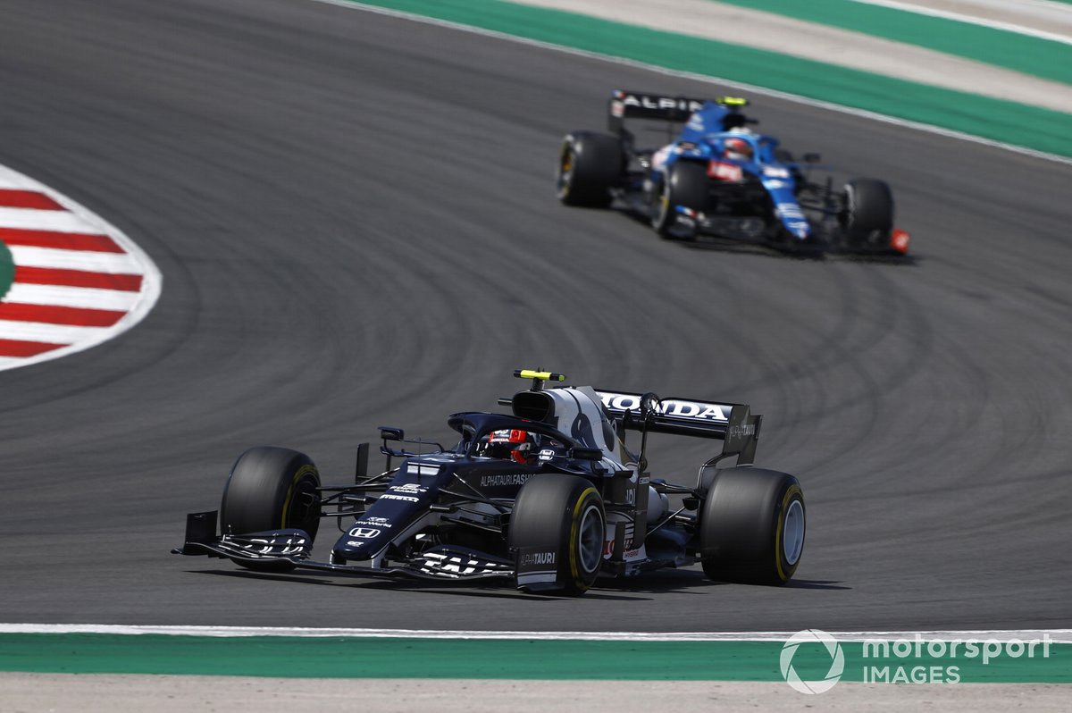 Pierre Gasly, AlphaTauri AT02, Esteban Ocon, Alpine A521