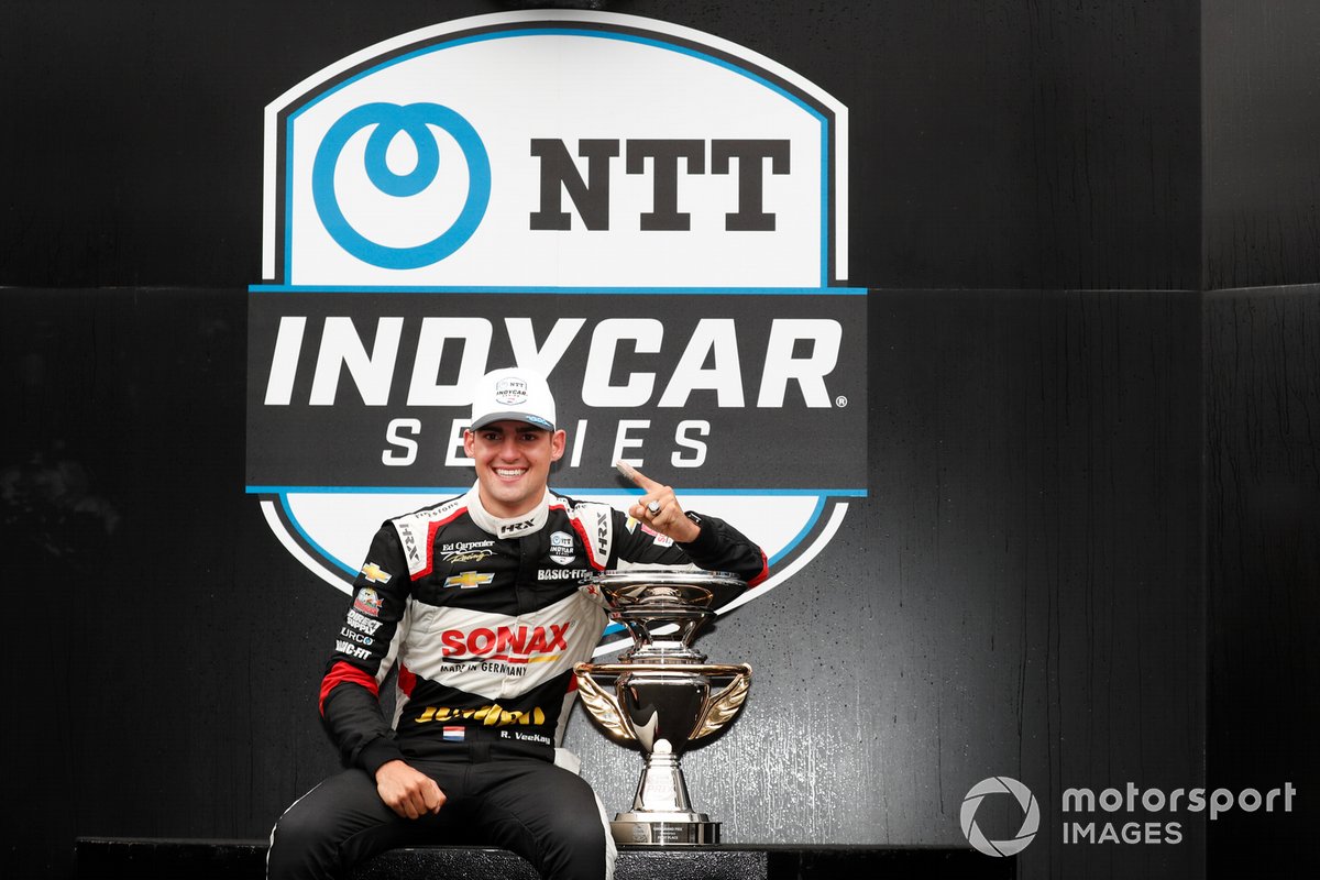 Podio: ganador Rinus VeeKay, Ed Carpenter Racing Chevrolet