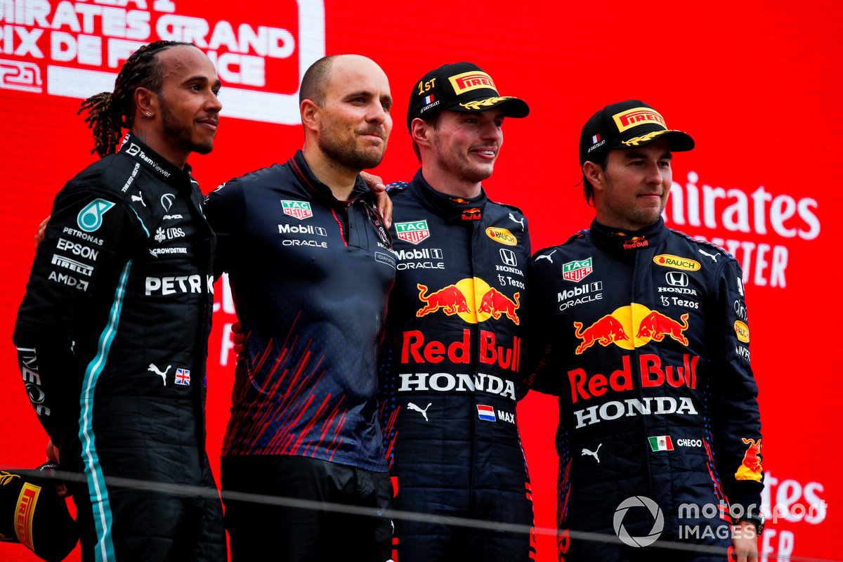 Podio: Gianpiero Lambiase, Ingeniero de carreras de Red Bull Racing, tercer lugar Sergio Pérez, Red Bull Racing, ganador de la carrera Max Verstappen, Red Bull Racing, segundo lugar Lewis Hamilton, Mercedes
