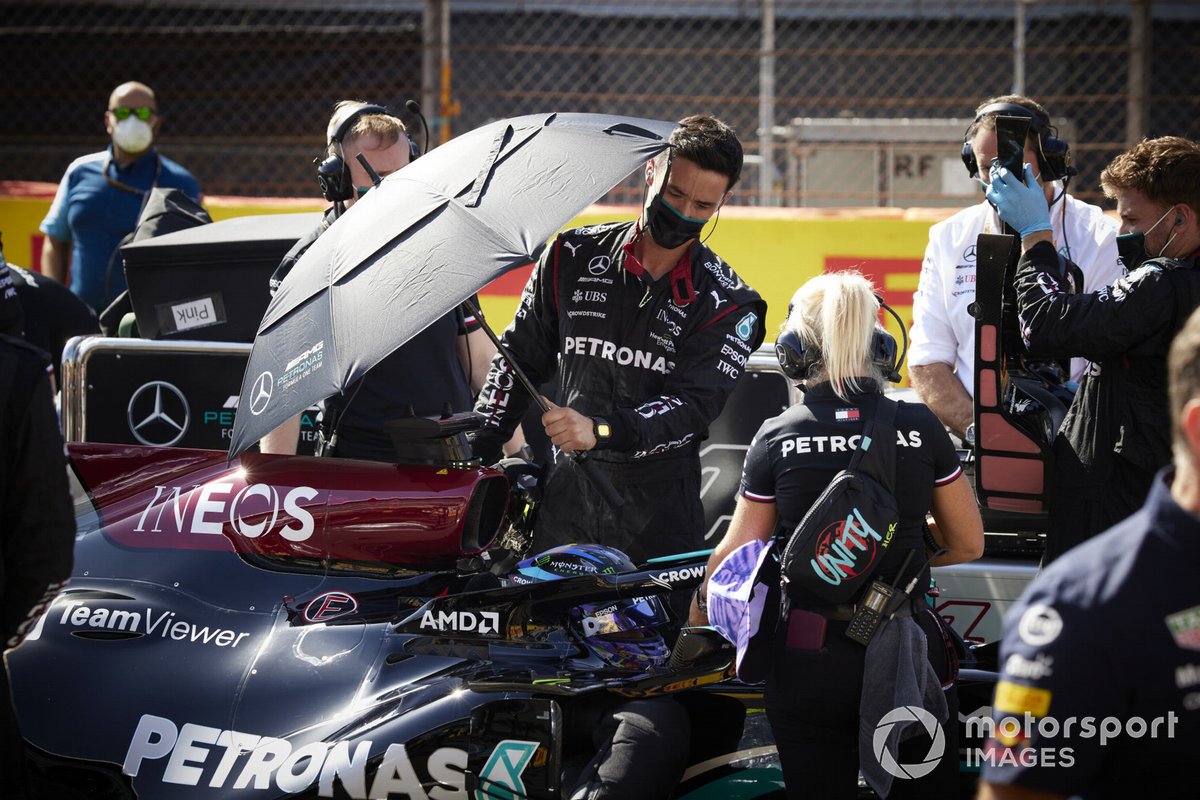 Lewis Hamilton, Mercedes, and Angela Cullen, Physio for Lewis Hamilton, on the grid