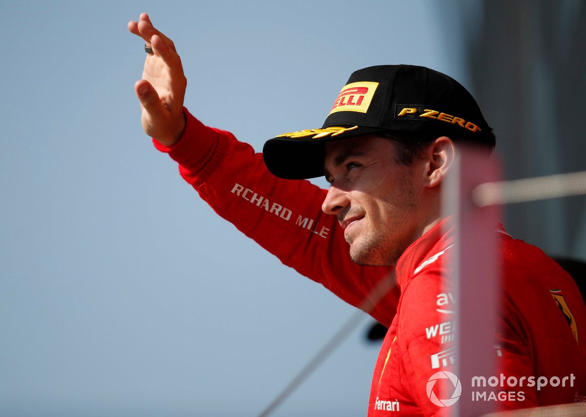Charles Leclerc, Ferrari, secondo classificato, sul podio