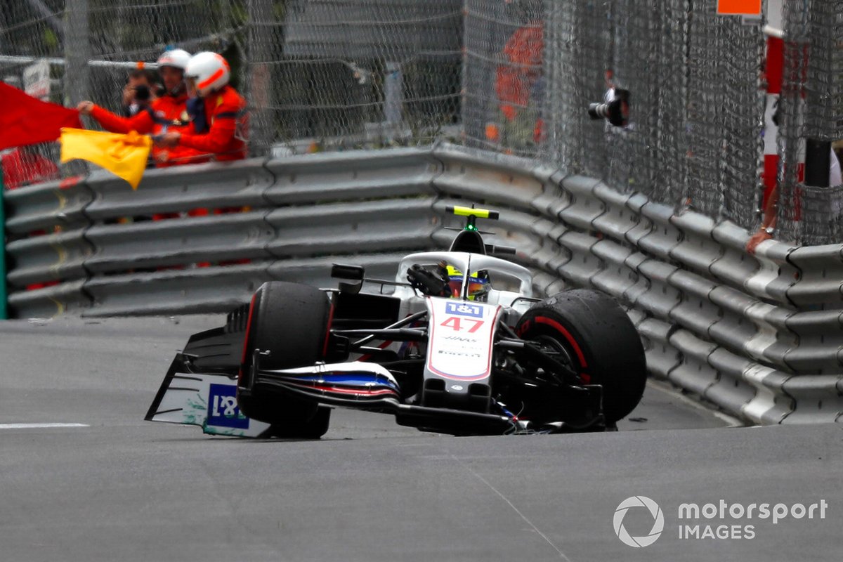 Mick Schumacher, Haas VF-21, sort de la piste