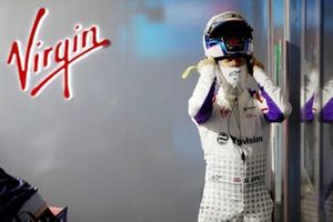 Sam Bird, Envision Virgin Racing met son casque dans le garage