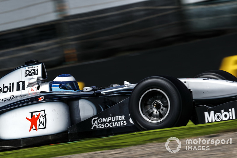 Mika Hakkinen, McLaren MP4-13