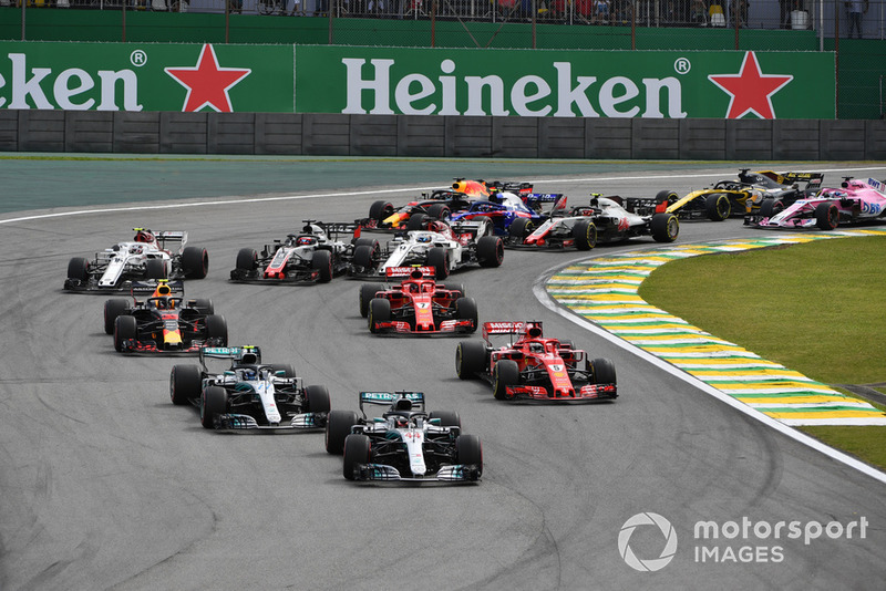2018 - Lewis Hamilton vence no Brasil e Mercedes é campeã.