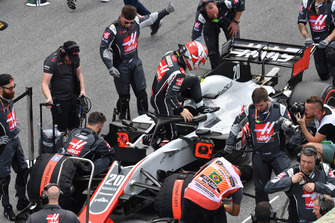 Kevin Magnussen, Haas F1 Team VF-18 on the grid