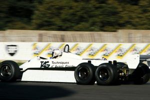 Alan Jones, William FW07D a 6 ruote