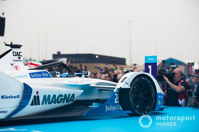 Antonio Félix da Costa, BMW I Andretti Motorsports, BMW iFE.18 se detiene en frente del podio