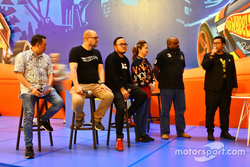 Penghargaan MURI: Trek Hot Wheels indoor terpanjang di Indonesia