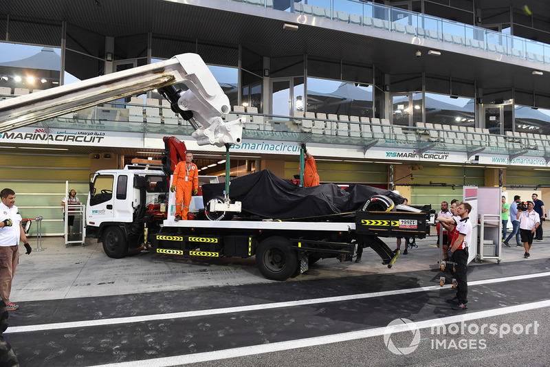 The car of Kimi Raikkonen, Sauber C37 is recovered to the pits