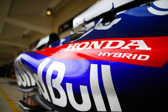 Honda Hybrid logo on the Scuderia Toro Rosso STR13
