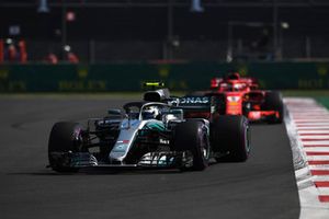 Valtteri Bottas, Mercedes AMG F1 W09 EQ Power+ et Sebastian Vettel, Ferrari SF71H