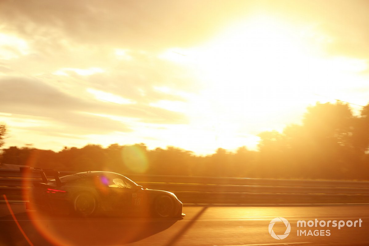 #18 Absolute Racing Porsche 911 RSR - 19 LMGTE Am, Andrew Haryanto, Alessio Picariello, Marco Seefried