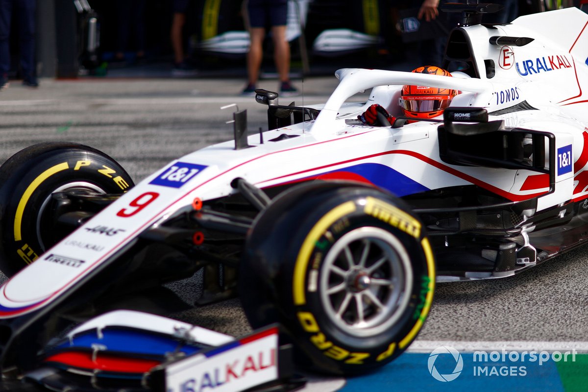 Nikita Mazepin, Haas VF-21, lascia il garage