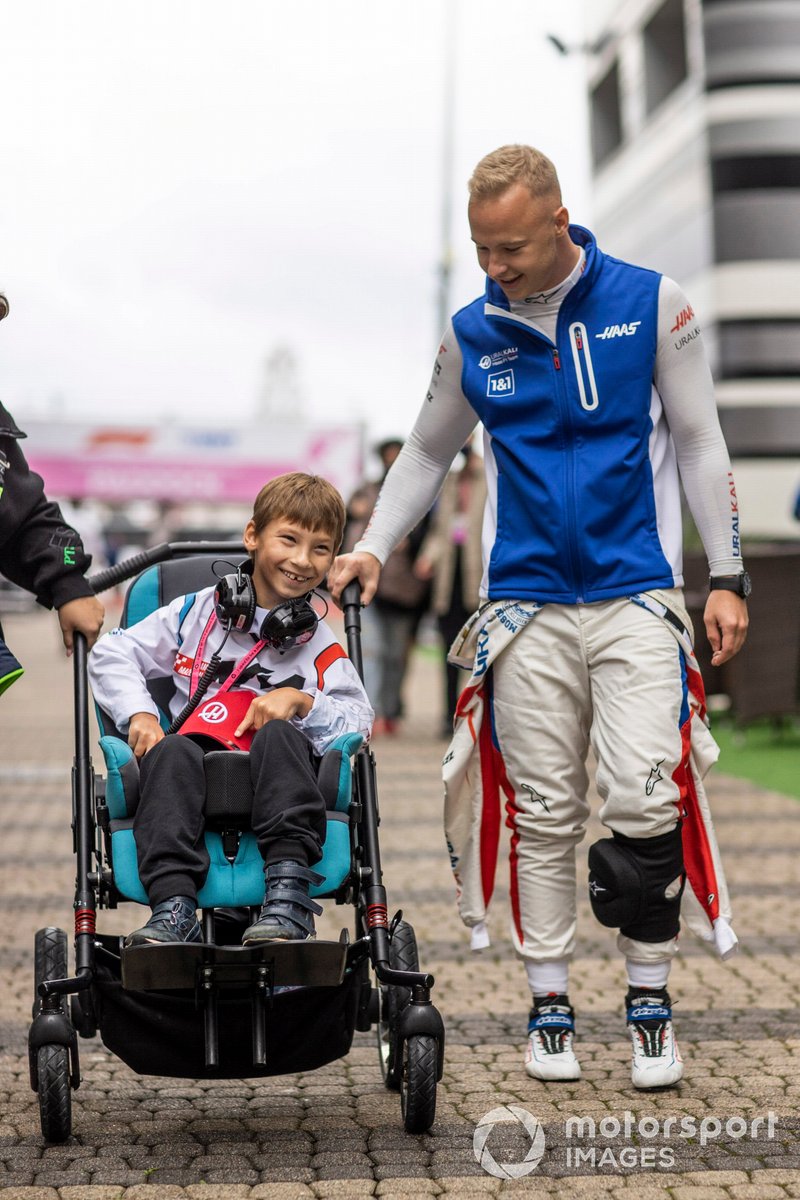 Nikita Mazepin, Haas F1, with a young guest in the Paddock