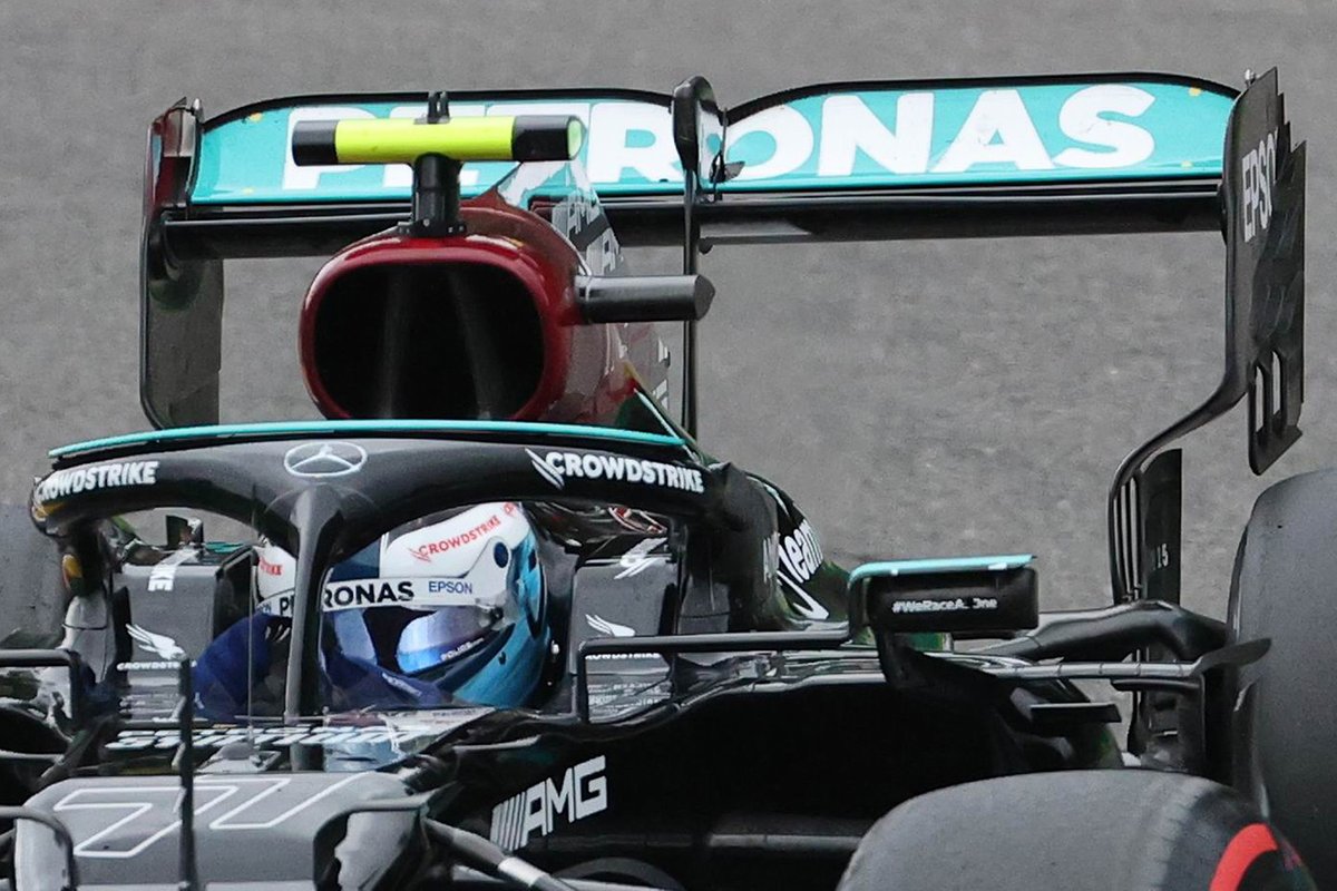Detalle del alerón trasero del coche de Valtteri Bottas, Mercedes W12