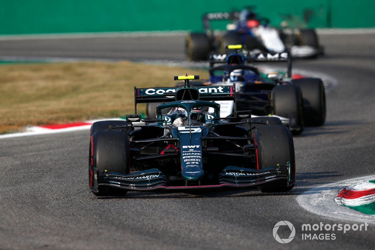 Sebastian Vettel, Aston Martin AMR21, Nicholas Latifi, Williams FW43B