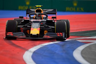 Alex Albon, Red Bull RB15, runs wide
