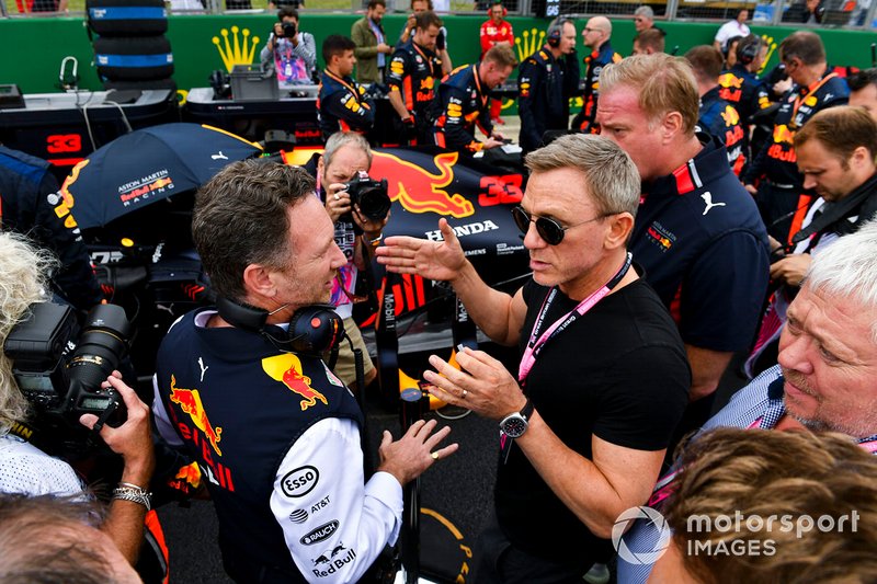 Christian Horner, Team Principal, Red Bull Racing e Daniel Craig, attore, in griglia di partenza