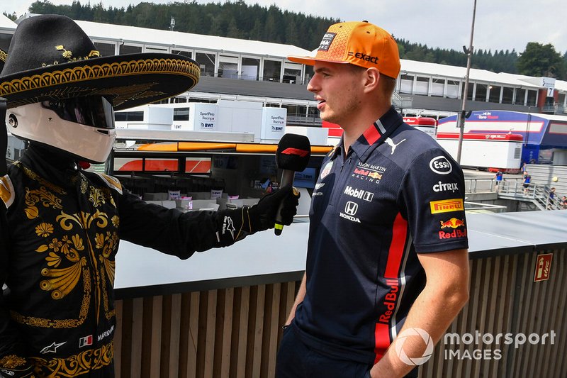 Max Verstappen, Red Bull Racing, talks to Mario Achi