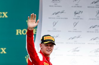 Podyum: Yarış galibi Mick Schumacher, Prema Racing