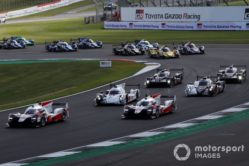 Start of the race, #7 Toyota Gazoo Racing Toyota TS050: Mike Conway, Jose Maria Lopez, Kamui Kobayashi leads 