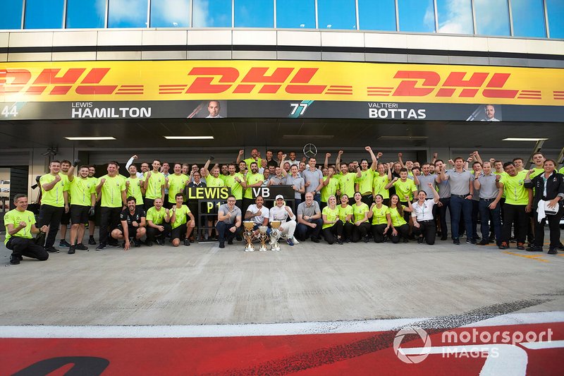 Lewis Hamilton, Mercedes AMG F1, 1st position, Valtteri Bottas, Mercedes AMG F1, 2nd position, and the Mercedes team celebrate a perfect result