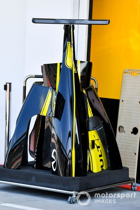 Cubierta motor del Renault R.S.19 