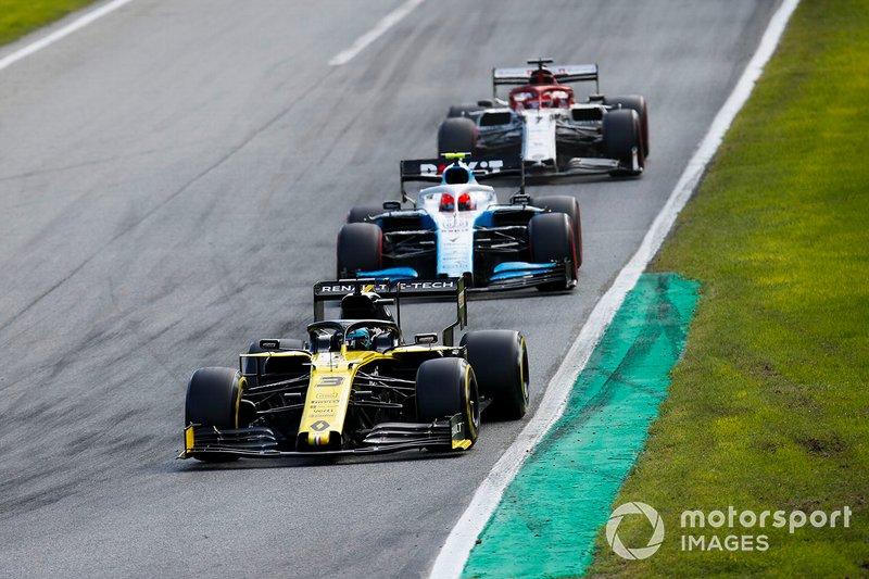 Daniel Ricciardo, Renault F1 Team R.S.19, Robert Kubica, Williams FW42 ve Kimi Raikkonen, Alfa Romeo Racing C38