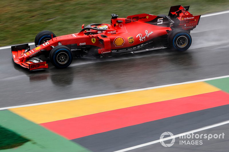Los Ferrari salieron muy bien: Vettel pasó de 20º a 14º y Leclerc de 10º a 6º